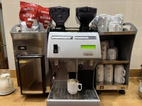 Automat na lahodné italské cappuccino. Automat Vám vydá i horké mléko pro přípravu kakaa.